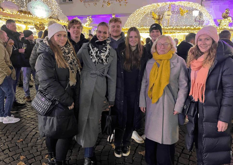 Mitarbeiter von Garrn und Nett gemeinsam auf dem Weihnachtsmarkt